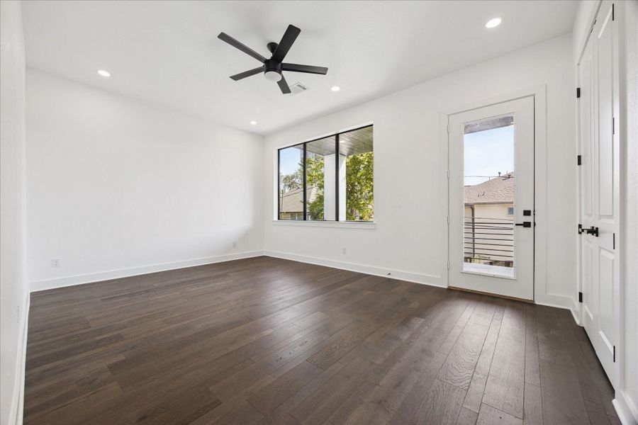 Spacious, unfurnished interior of a new home in , Houston (Image 36).