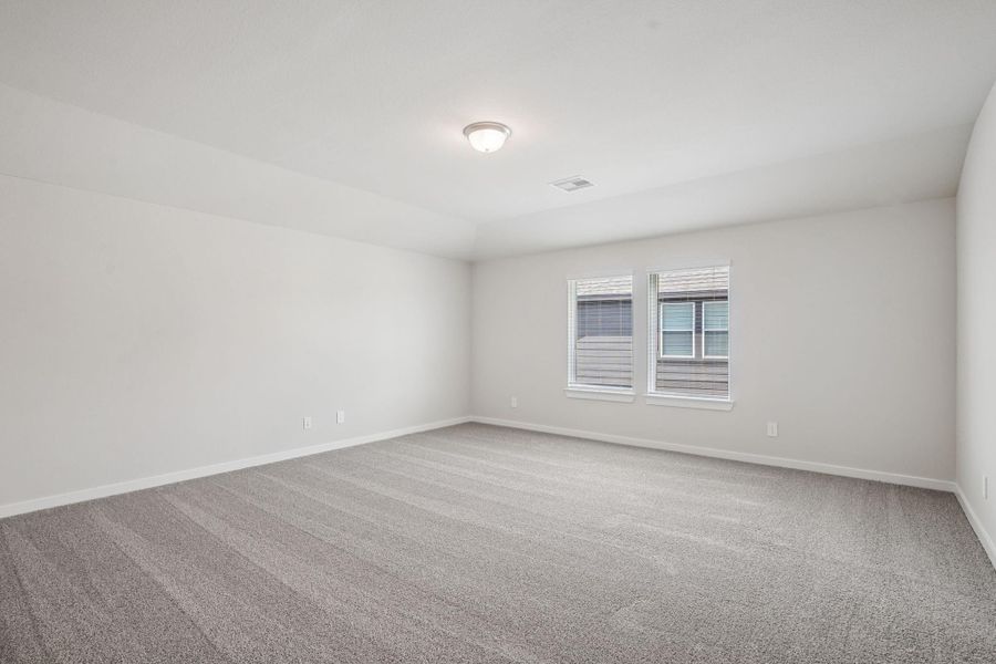 Spacious, unfurnished interior of a new home in Kingdom Heights, Rosenberg (Image 35).