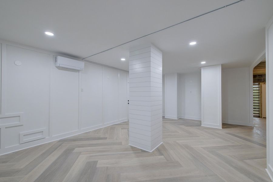 Spacious, unfurnished interior of a new home in Daniel Island Park, Charleston (Image 74).