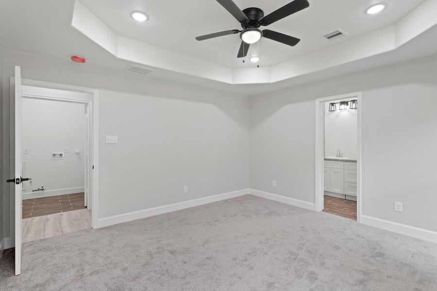 Spacious, unfurnished interior of a new home in , Houston (Image 33).