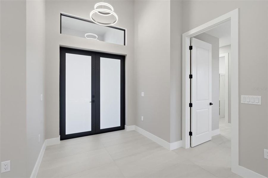 Spacious, unfurnished interior of a new home in , Cape Coral (Image 52).