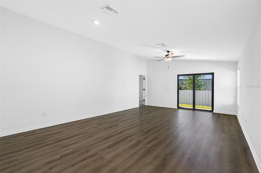 Spacious, unfurnished interior of a new home in Trilby Crossing, Brooksville (Image 7).