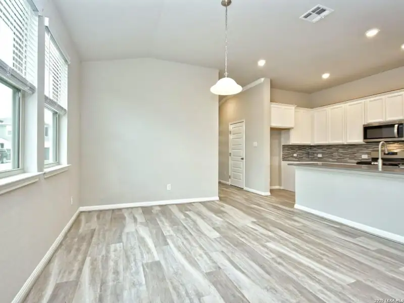 Spacious, unfurnished interior of a new home in Thomas Pond, San Antonio (Image 9). Spacious, unfurnished interior of a new home in Thomas Pond, San Antonio (Image 9).