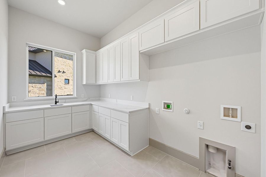 Furnished interior view inside a new home in Rough Hollow, Austin (Image 18). Furnished interior view inside a new home in Rough Hollow, Austin (Image 18).