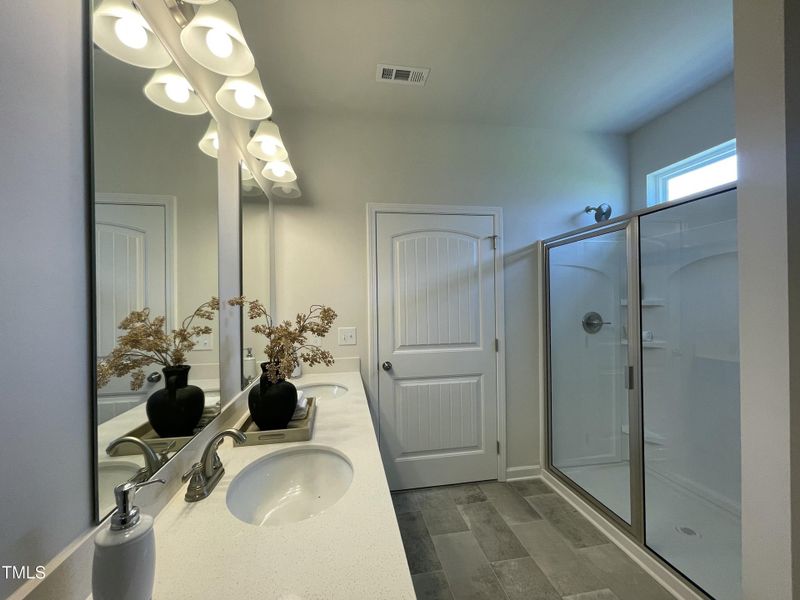 20250809_174940196_iOS