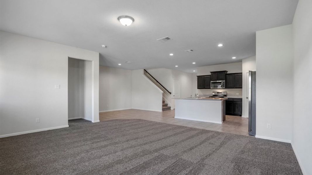 Representative unfurnished interior of a home built from the Ozark by D.R. Horton in Saratoga, Granbury (Image 15).