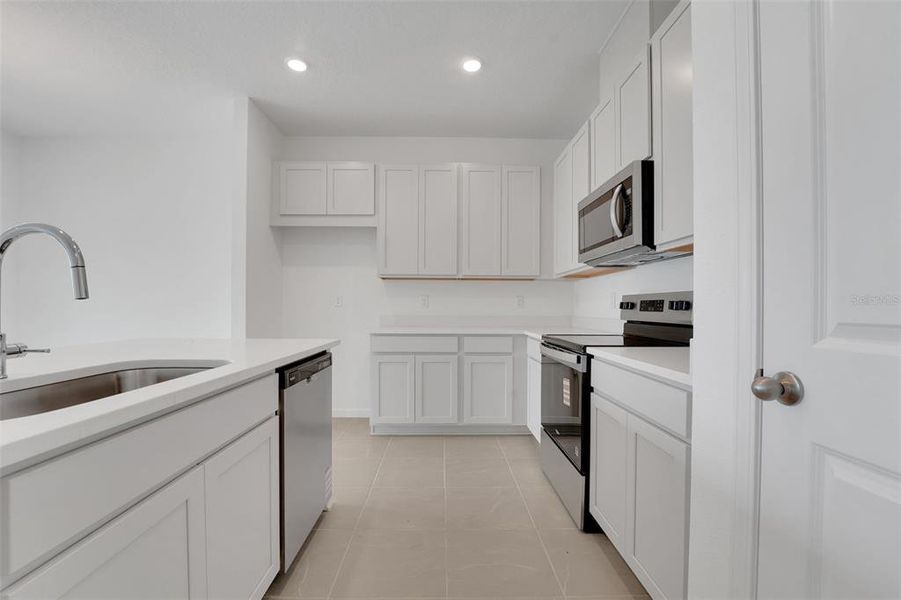 Furnished interior view inside a new home in Annabelle Estates, Winter Haven (Image 7).