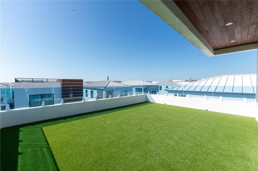 Exterior details and patio area of a home in , Key Largo (Image 12).