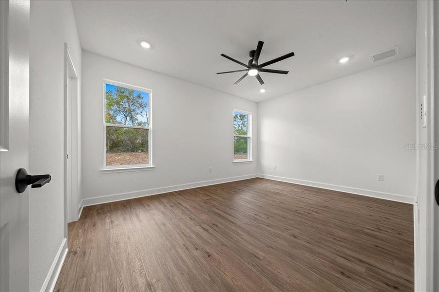 Spacious, unfurnished interior of a new home in , Spring Hill (Image 40).