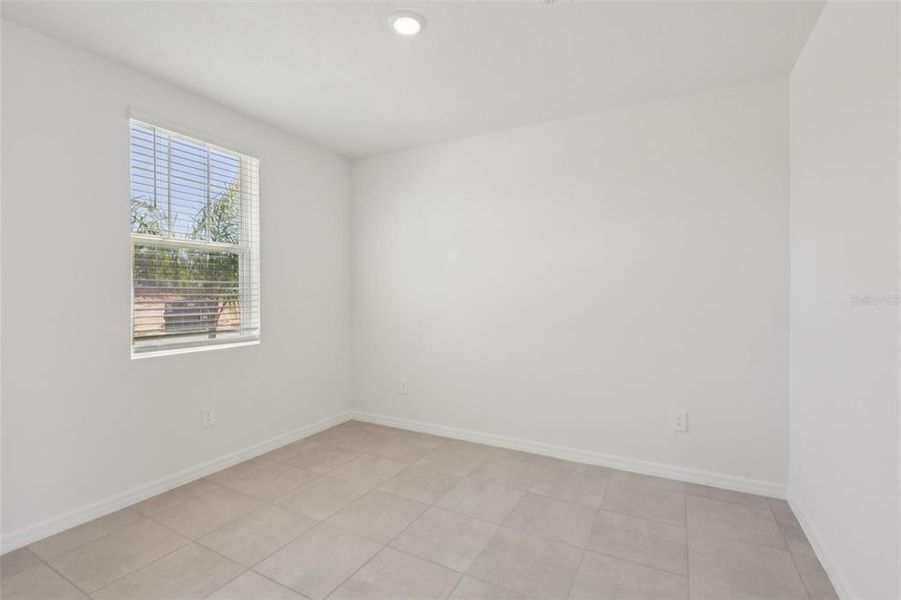 Spacious, unfurnished interior of a new home in Hilltop Vistas, Dade City (Image 22).
