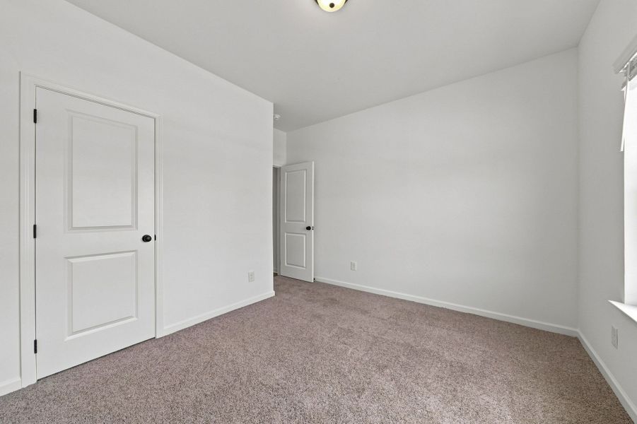 Spacious, unfurnished interior of a new home in The Oaks, Clarksville (Image 19).