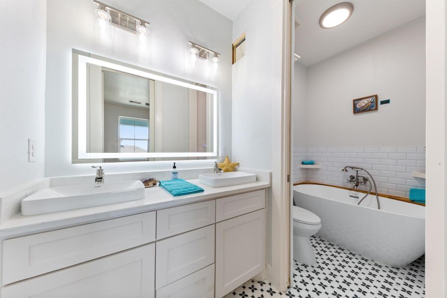 Furnished interior view inside a new home in , Galveston (Image 29).