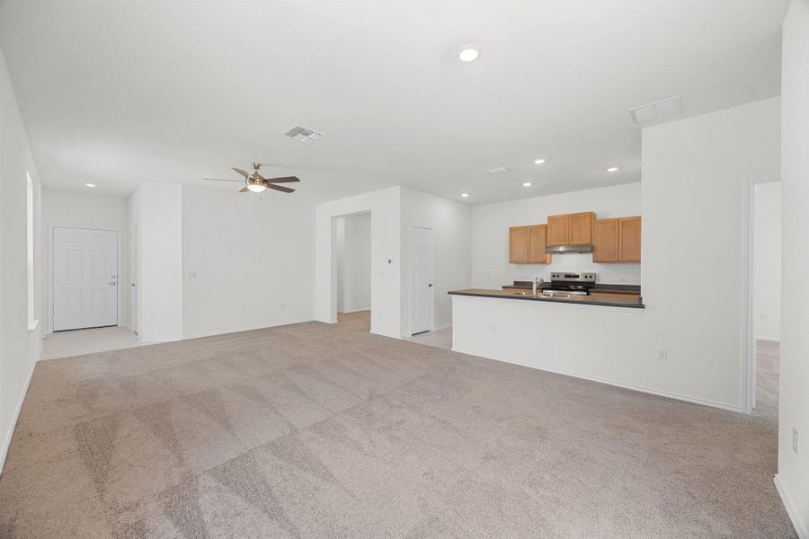 Spacious, unfurnished interior of a new home in Creekside at Estancia, Austin (Image 15).