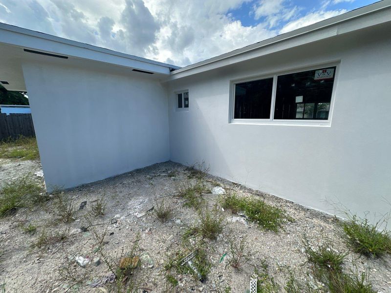 Exterior details and patio area of a home in , Pompano Beach (Image 2).