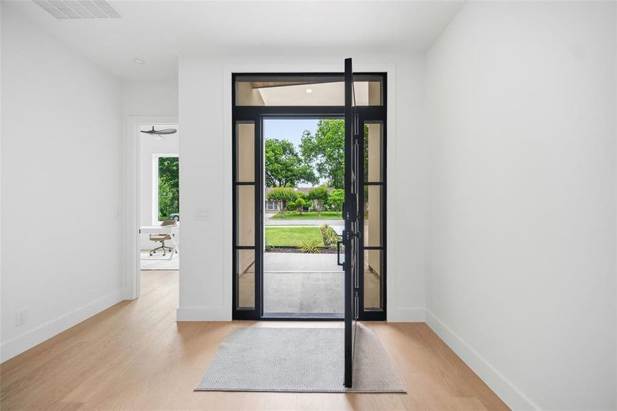 Spacious, unfurnished interior of a new home in , Dallas (Image 20).