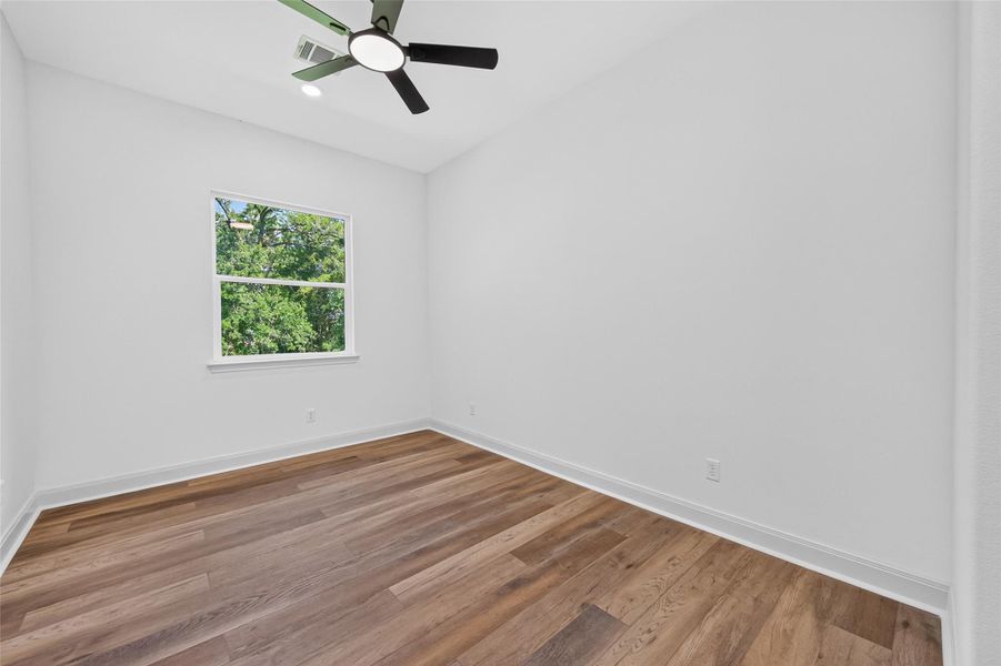 Spacious, unfurnished interior of a new home in , Huntsville (Image 39).