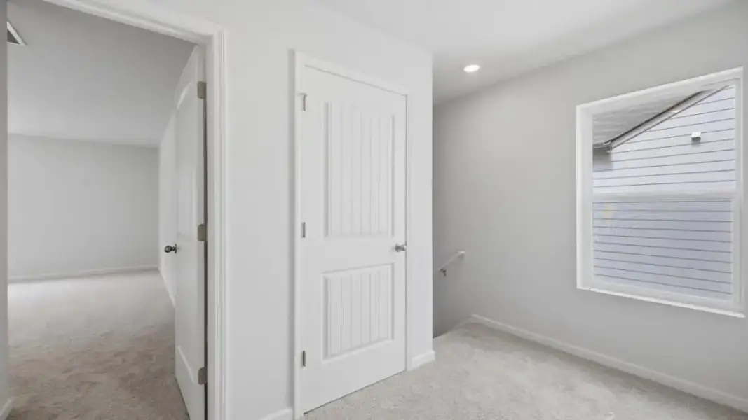 Spacious, unfurnished interior of a new home in Oaks at Cedar Grove, Fairburn (Image 27). Spacious, unfurnished interior of a new home in Oaks at Cedar Grove, Fairburn (Image 27).