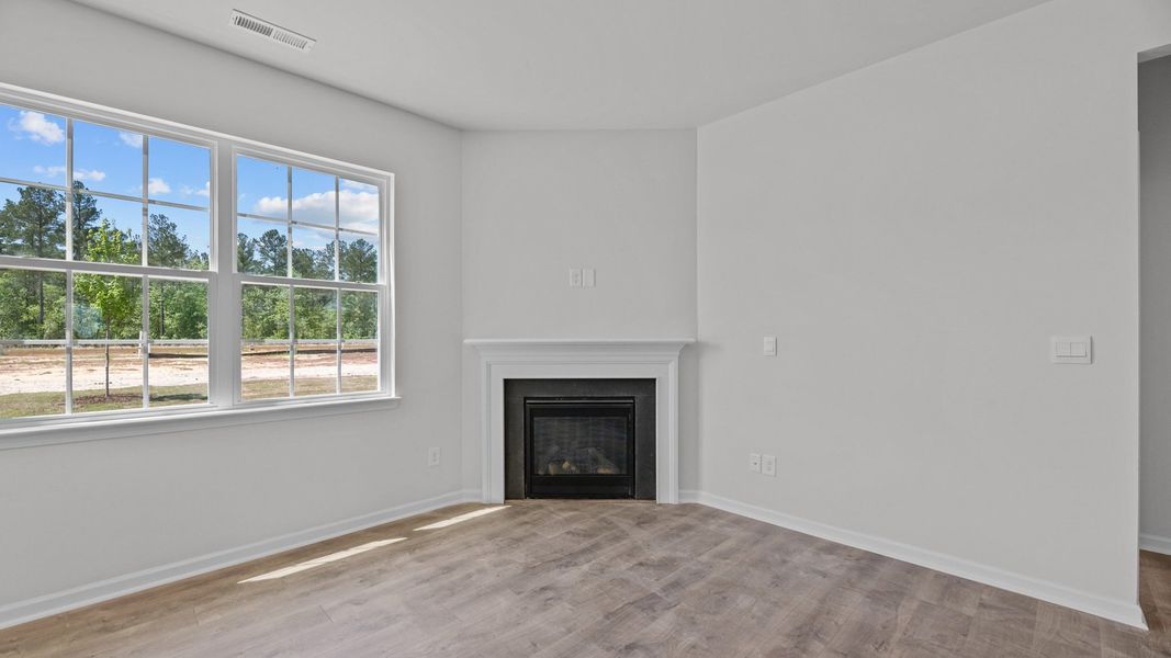 Spacious, unfurnished interior of a new home in West New Bern, New Bern (Image 14).