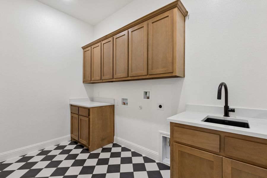 Representative furnished interior of a home built from the Pecos by Sandlin Homes in Settler's Glen, New Fairview (Image 11).