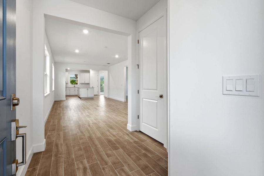 Spacious, unfurnished interior of a new home in Harbor Isle, Vero Beach (Image 24).