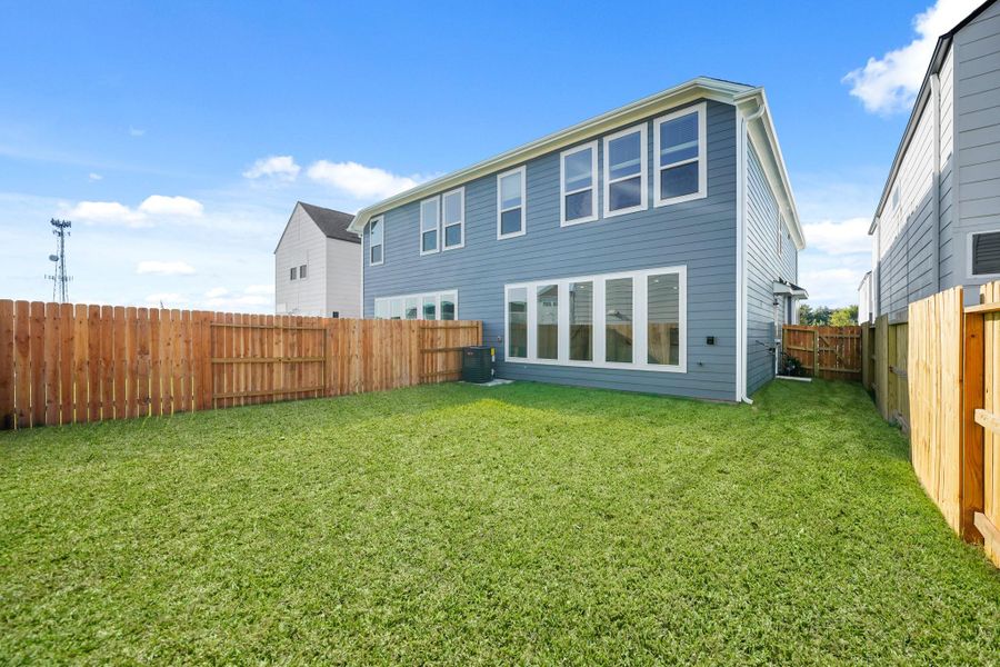 Exterior details and patio area of a home in Piccolina, Houston (Image 20).