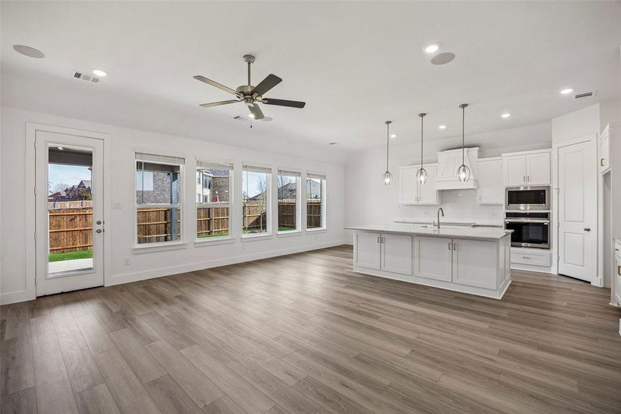 Spacious, unfurnished interior of a new home in Ten Mile Creek Estates, DeSoto (Image 17).