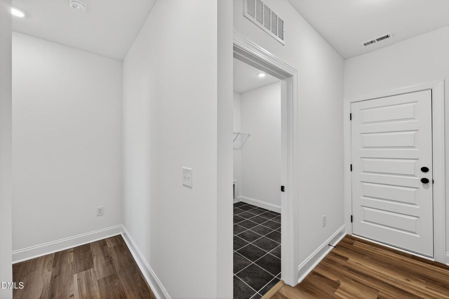 19 -140 w fountainhead lane, interior 19 -140 w fountainhead lane, interior