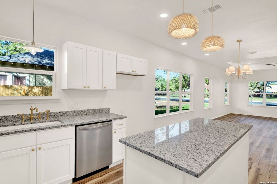 Furnished interior view inside a new home in , Hondo (Image 8).