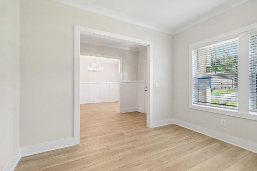 Representative unfurnished interior of a home built from the Sonoma II by Great Southern Homes in Edwards Ridge, Central (Image 48).