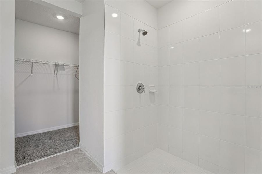 Spacious, unfurnished interior of a new home in Crosswinds - Signature Series, Haines City (Image 27).