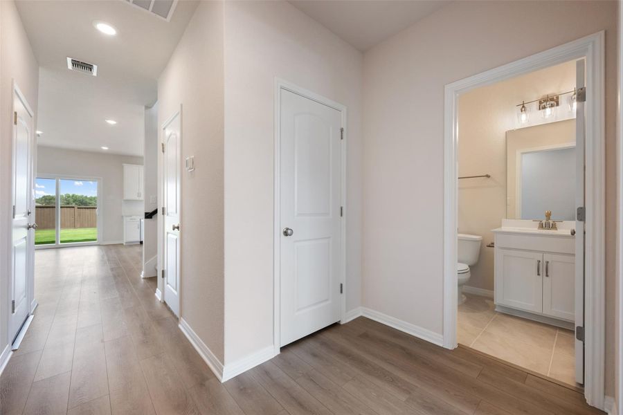 Representative images and renderings are for illustrative purposes. Actual structural options and design finishes of home may vary.