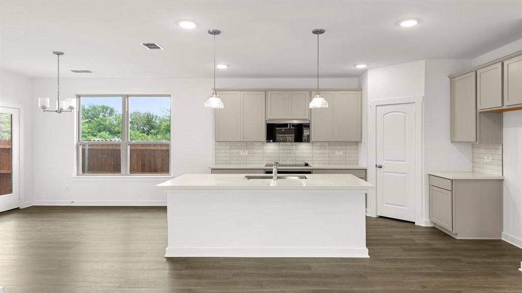 07. 1752 Edgeway - Kitchen