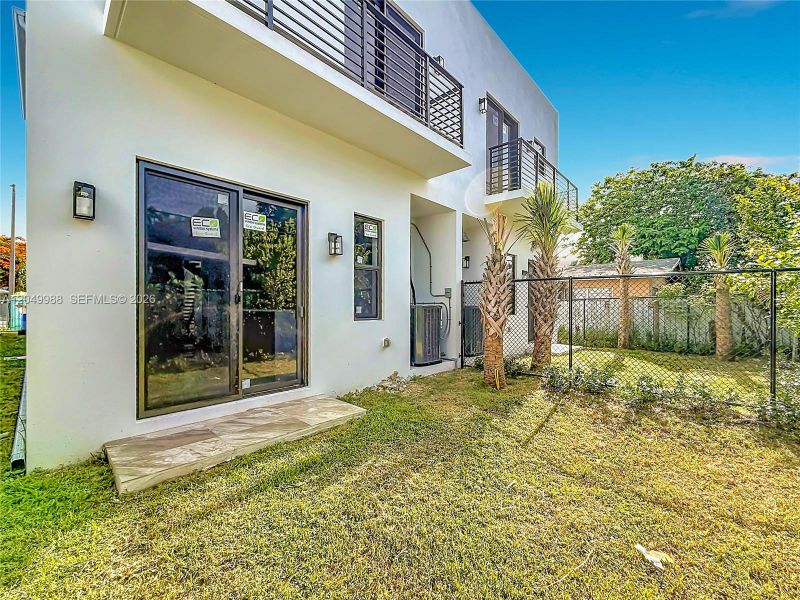 Exterior details and patio area of a home in , Miami (Image 20).