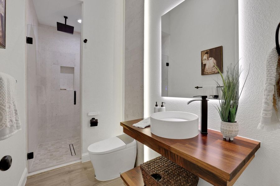 Furnished interior view inside a new home in , Tomball (Image 19).