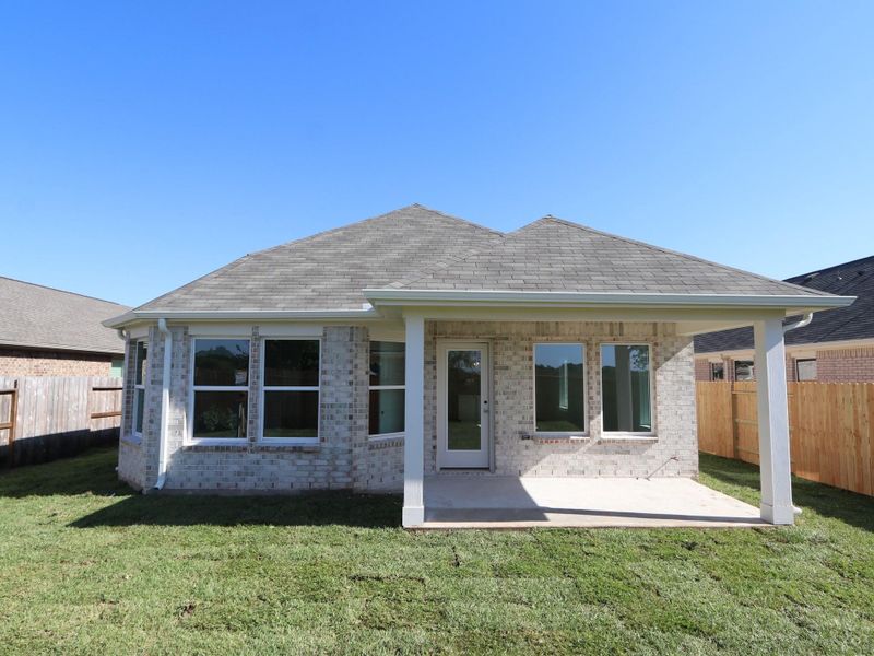 Exterior details and patio area of a home in Miller's Pond, Rosenberg (Image 4).