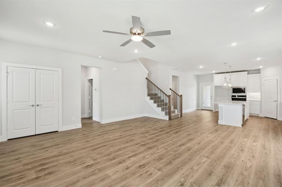Spacious, unfurnished interior of a new home in Dove Hollow, Waxahachie (Image 26). Spacious, unfurnished interior of a new home in Dove Hollow, Waxahachie (Image 26).