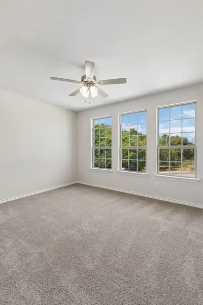 Spacious, unfurnished interior of a new home in Eagle Cove, Denton (Image 26).