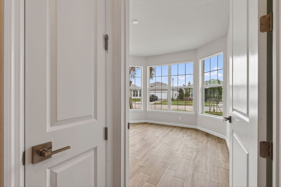 Spacious, unfurnished interior of a new home in Del Webb Tradition, Port St. Lucie (Image 63).