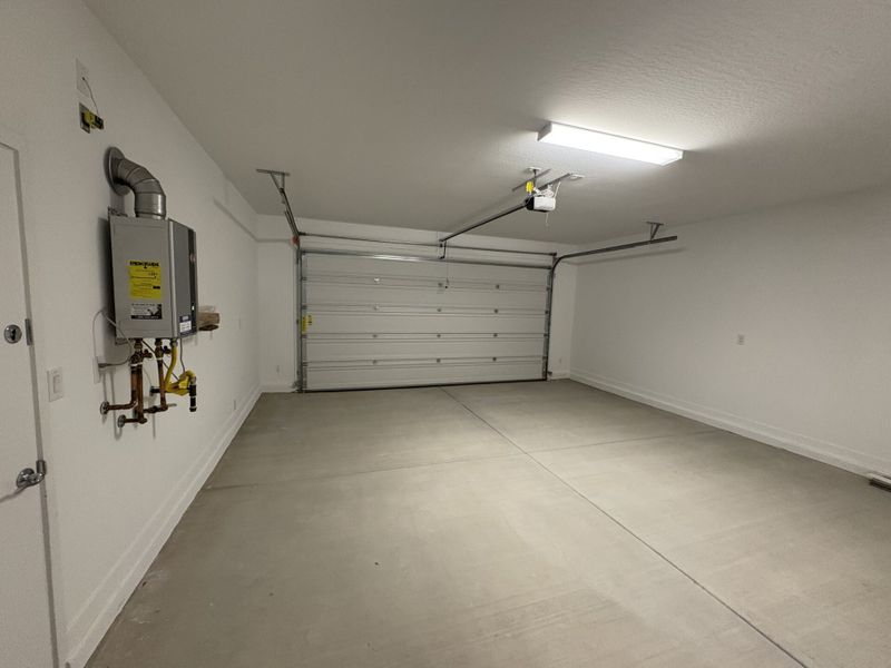 Spacious, unfurnished interior of a new home in Harvest at Citrus Park, Goodyear (Image 4).