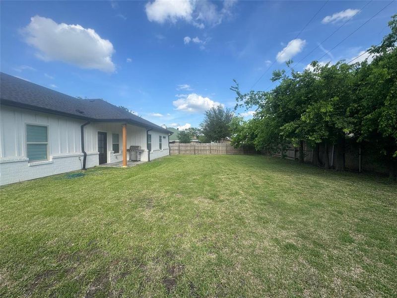 Exterior details and patio area of a home in , Alvarado (Image 4).