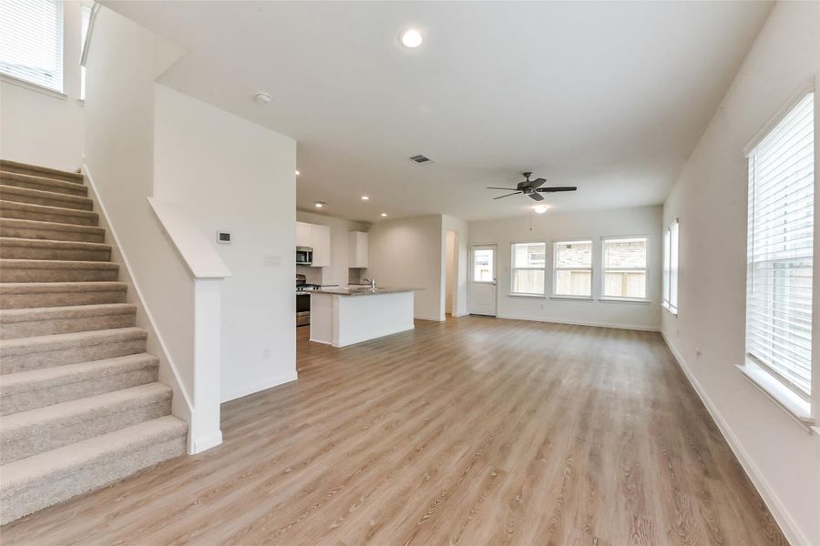 Spacious, unfurnished interior of a new home in King Oaks Village, Baytown (Image 19).