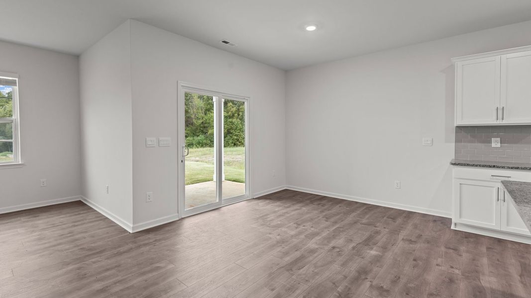 Spacious, unfurnished interior of a new home in West New Bern, New Bern (Image 9).