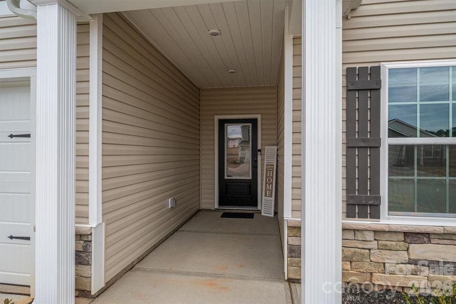Exterior details and patio area of a home in Stagecoach Station, Gastonia (Image 3).