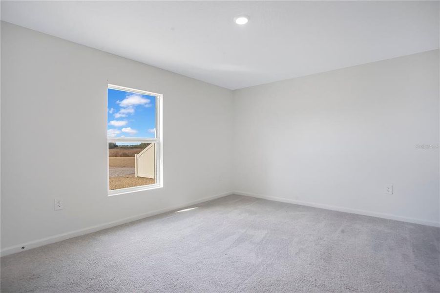 Spacious, unfurnished interior of a new home in Peace Creek Reserve, Winter Haven (Image 15).