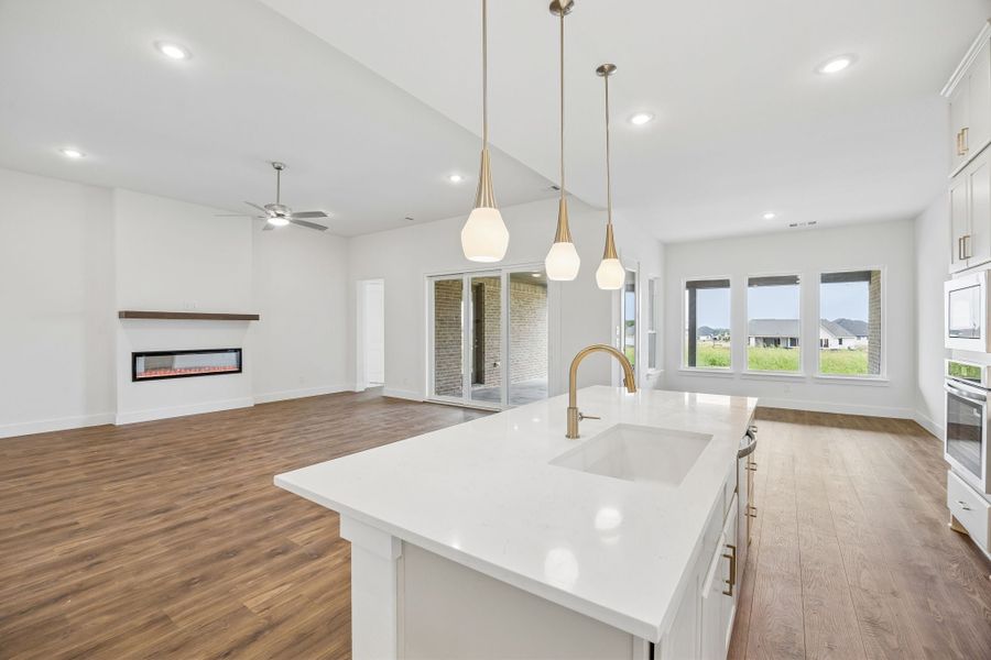 Furnished interior view inside a new home in Lakeway Estates, Waxahachie (Image 6).