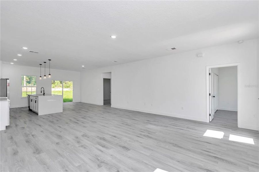 Spacious, unfurnished interior of a new home in , Citrus Springs (Image 38).