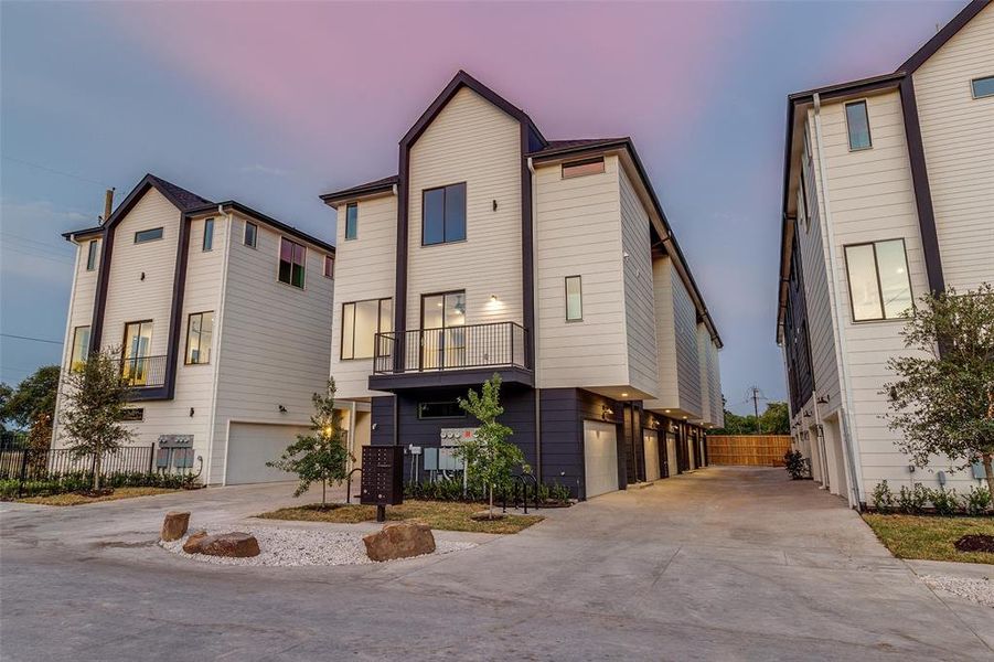 Front exterior of a new home in , Dallas, TX, highlighting curb appeal (Image 29). Front exterior of a new home in , Dallas, TX, highlighting curb appeal (Image 29).