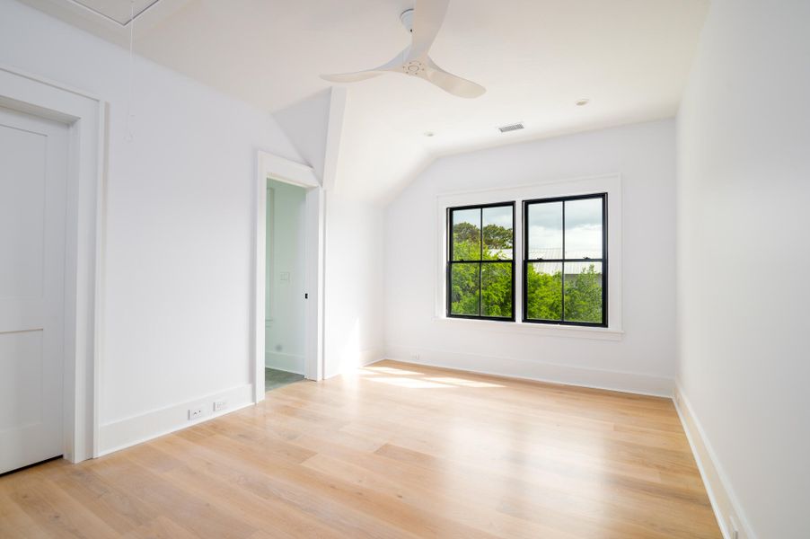 Spacious, unfurnished interior of a new home in , Sullivan's Island (Image 20).
