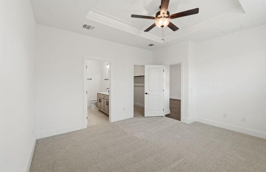 Spacious, unfurnished interior of a new home in Crosswinds, Kyle (Image 14).