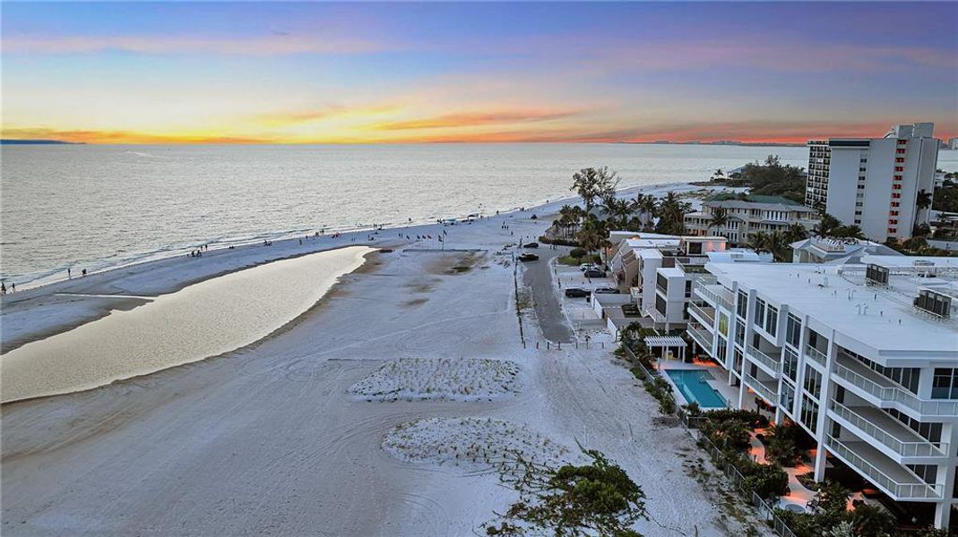 Condo located in Sarasota, FL showcasing its design and architecture (Image 28). Condo located in Sarasota, FL showcasing its design and architecture (Image 28).